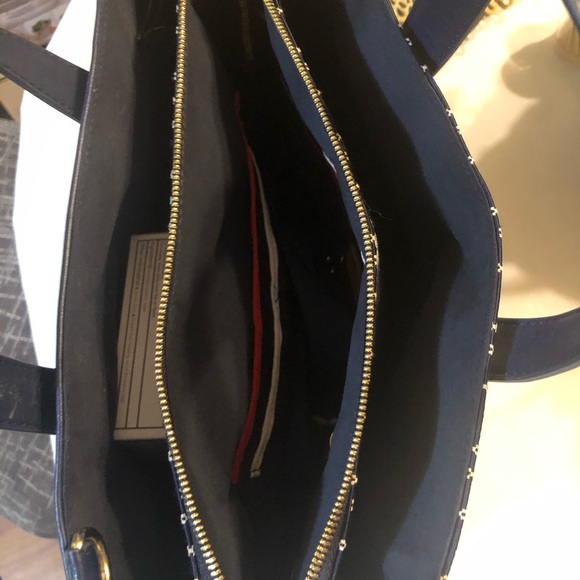 Tommy Hilfiger bag. Navy /white with gold tone and red striped. - Picture 6 of 6